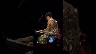 HARRY STYLES LOVE ON TOUR 2023- REGGIO EMILIA, ITALY NEW SONG COMPLETE ON PIANO.