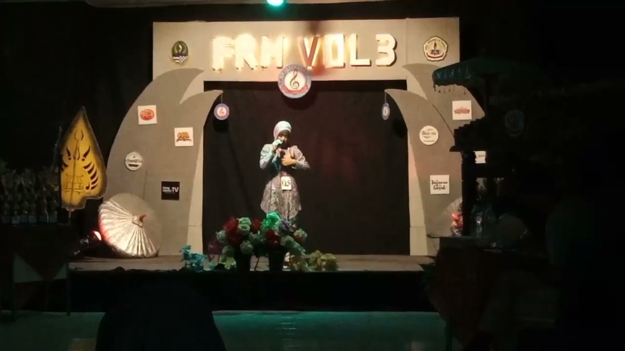 GIYA NURAHMA JUARA UMUM VOKAL SOLO 