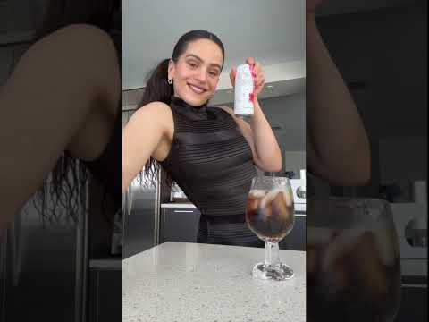Rosalia hace ASMR con su Coca Cola