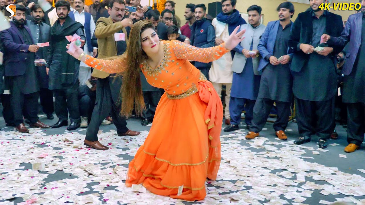 Meri Lagdi Kisse Na Vekhi  Chahat Baloch Mujra Dance Performance 2022