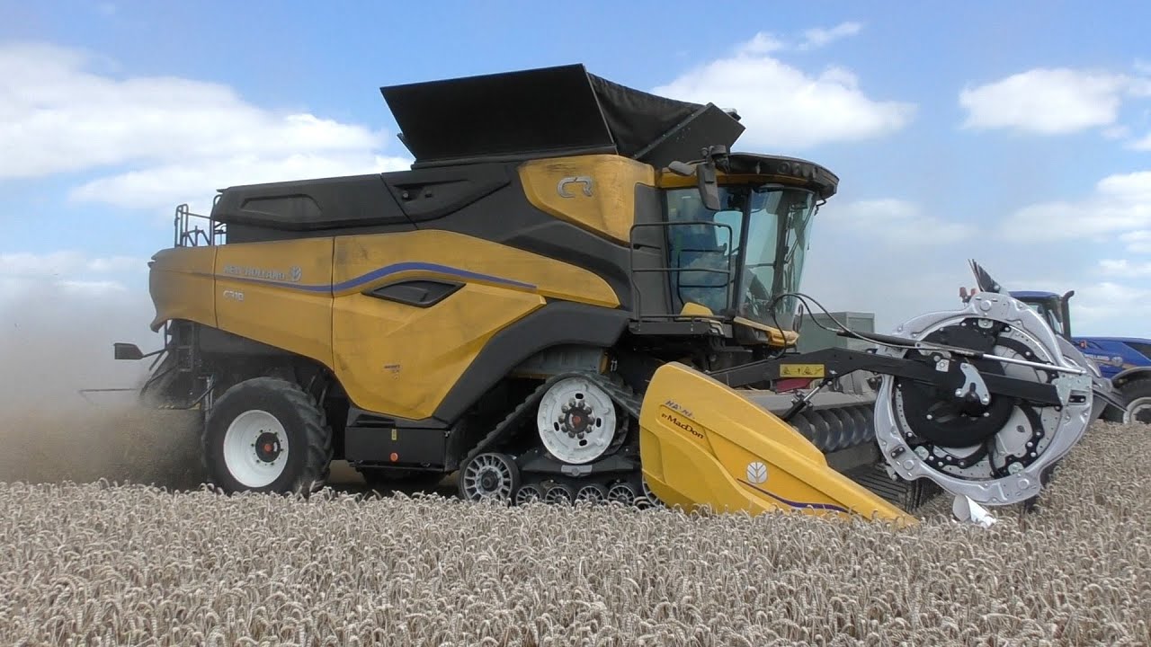 BRAND NEW New Holland CR10 Harvester Combining Wheat (2/2)