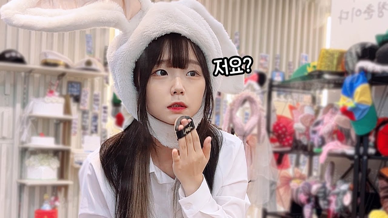 혼자 인생네컷 왔는데 누가 자꾸 쳐다본다