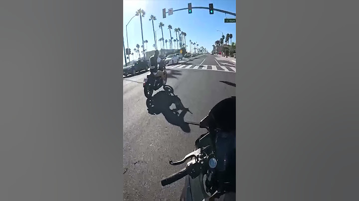 Harley rider gets mad at other biker for no reason 🙄 (via ian._.white/ig)