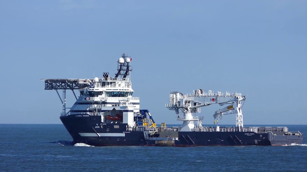 Arrival and departure of ships - Port of Rotterdam 