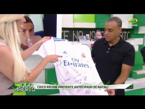 Renata Fan recebe camisa autografada pelo Real Madrid