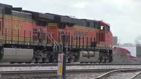 BNSF locomotives idling at Gribble Siding