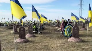 Украинскому Военному Положили В Гроб Чизбургеры И Колу.