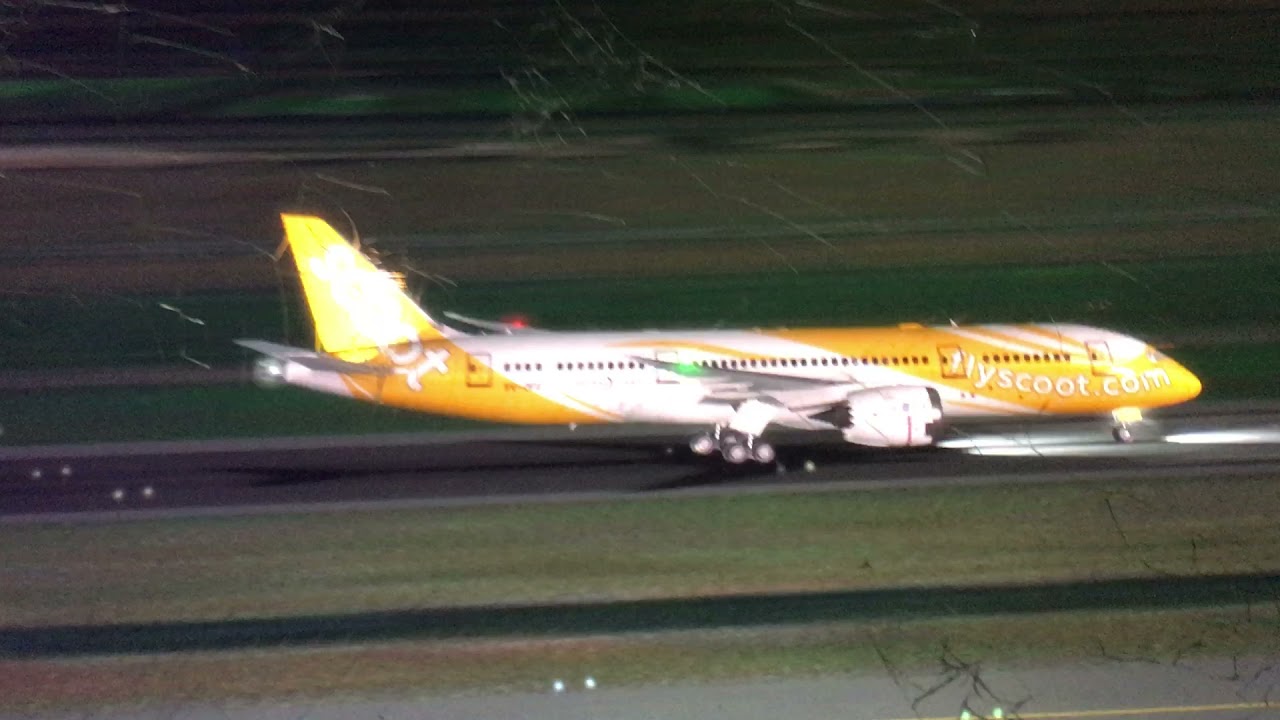 Scoot airlines Boeing 787 8 departing to Gatwick from Bangkok YouTube