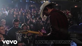 Video thumbnail of "Brad Paisley - Mud On The Tires (Live on Letterman)"