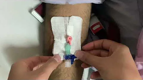 آموزش رگ گیری هوا گیری و وصل کردن سرم 