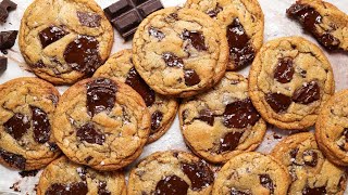 THE BEST EVER Bakery-Style Chocolate Chip Cookies
