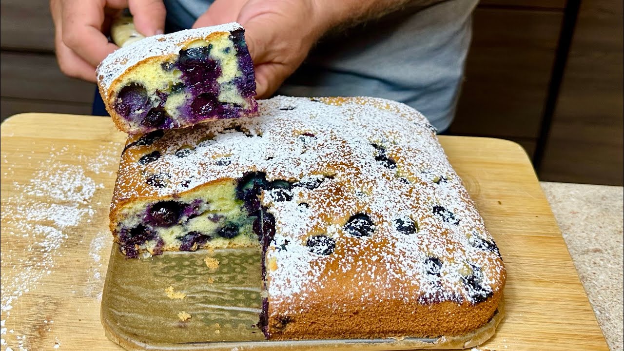 Błyskawiczne wilgotne i aromatyczne ciasto z borówkami 