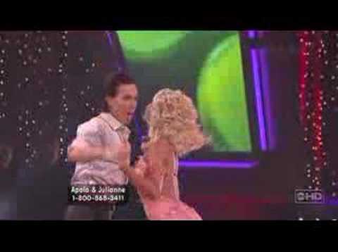 Apolo Anton Ohno & Julianne - Rumba (Full Clip)