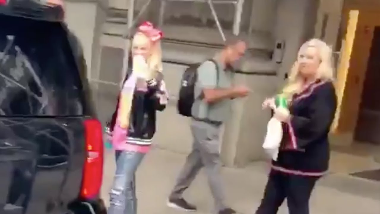 Jojo Siwa Caught Being Rude To Fans On Camera Youtube 