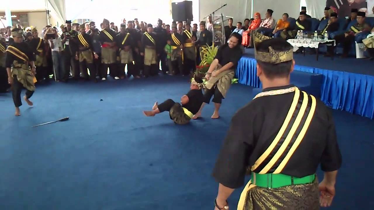 Deadly Machete vs Chain....opening ceremony for Prophet Sword