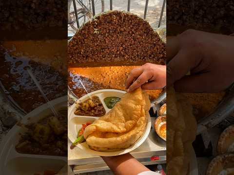 Amazing 30Rs/- Chole Bhature in Faridabad😱😱 #indianstreetfood #india #shorts #chole #faridabad