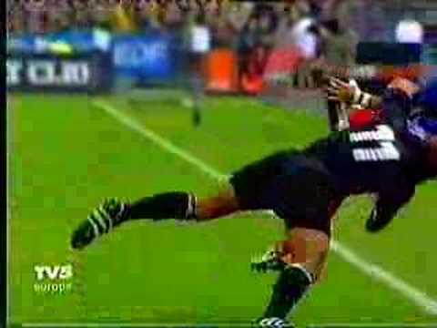 Jonah Lomu big tackle! - YouTube