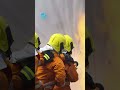 Avión de Amazon se sale de la pista en Miami, choca contra vehículos y se incendia