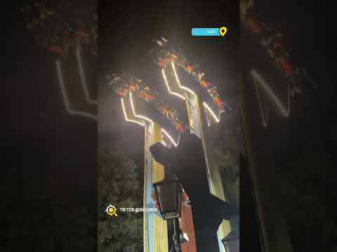 متنزهون يعلقون في الهواء بعد تعطل لعبة بإحدى ملاهي كندا
