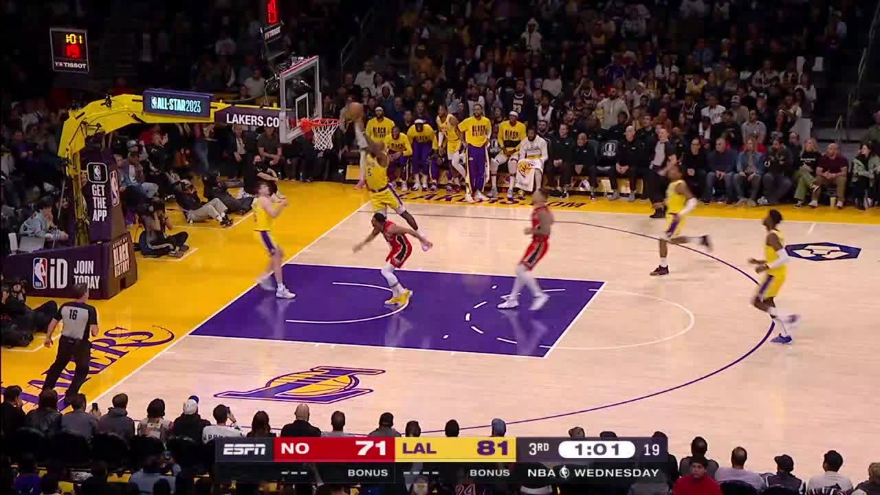 LeBron James stuns NBA world as he loses ball on breakaway dunk attempt