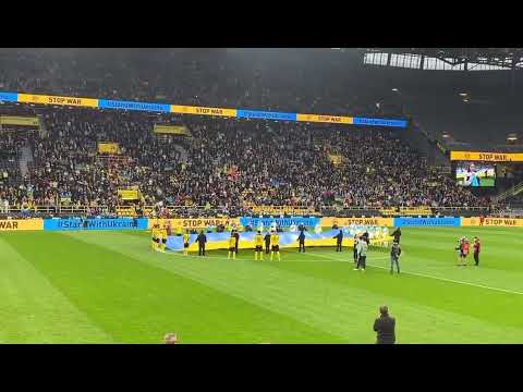Гімн України у Дортмунді: благодійний футбольний матч Боруссія - Динамо // 26.04.2022