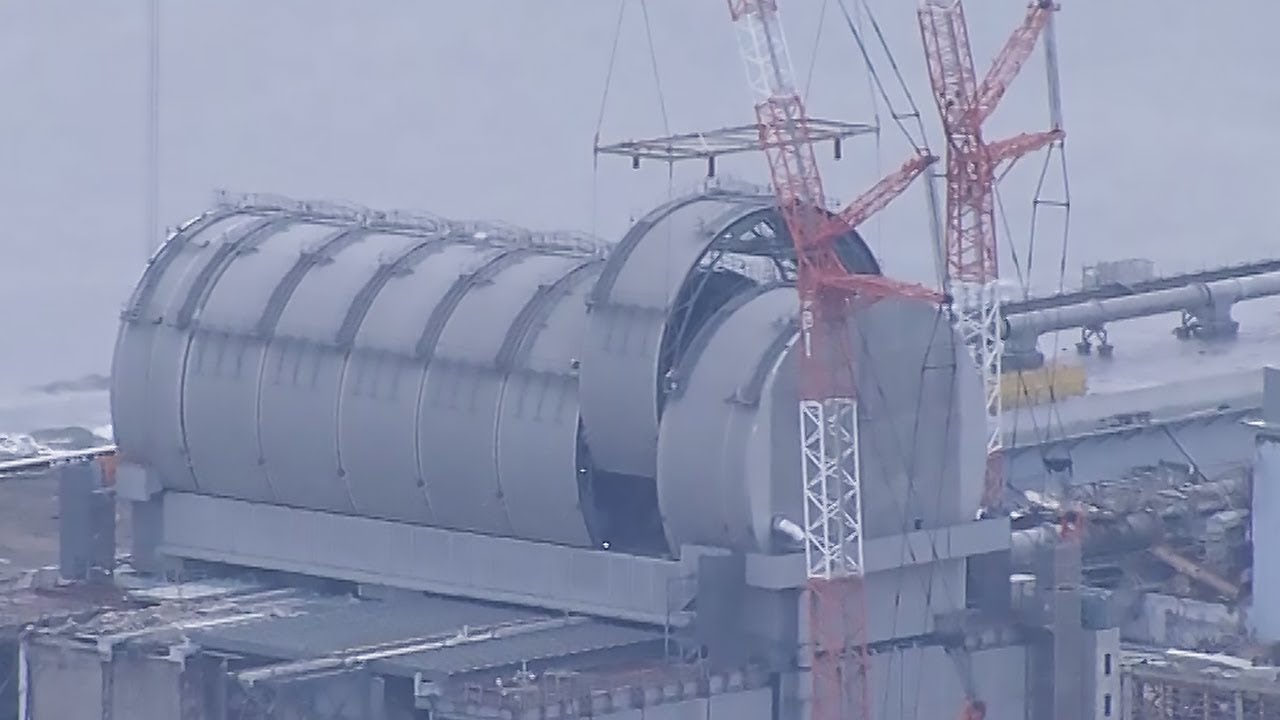 福島第一原発3号機に建屋カバー取り付け完了 - YouTube