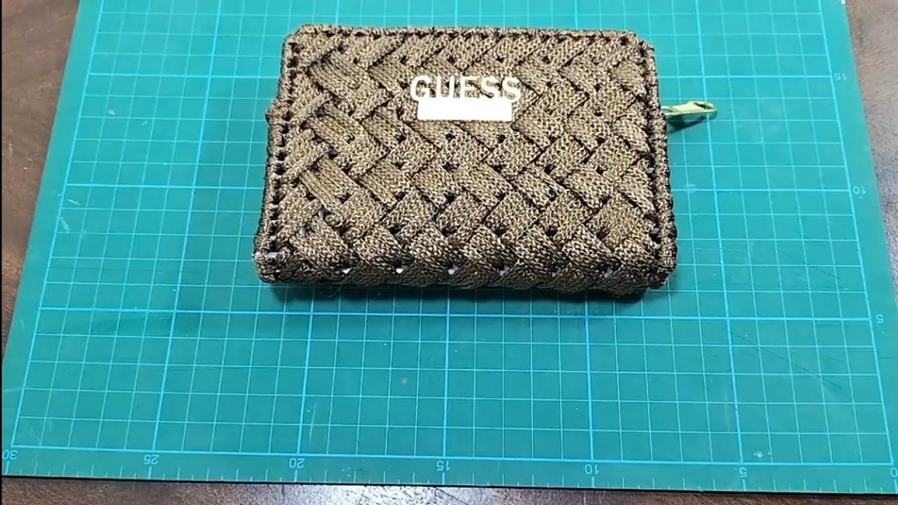 طريقة عمل محفظة بالبلاستيك كنافاه الجزء الاول part 1) How to make a plastic wallet )