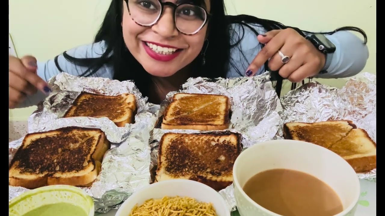 Eating Masala Sandwiches Chai bhujiya  | PALAVVI AGGARWAL