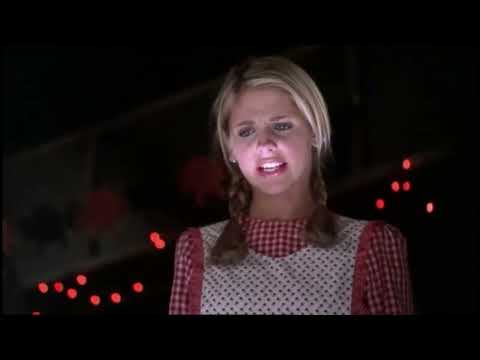 Buffy the vampire Slayer: Giantess stomp