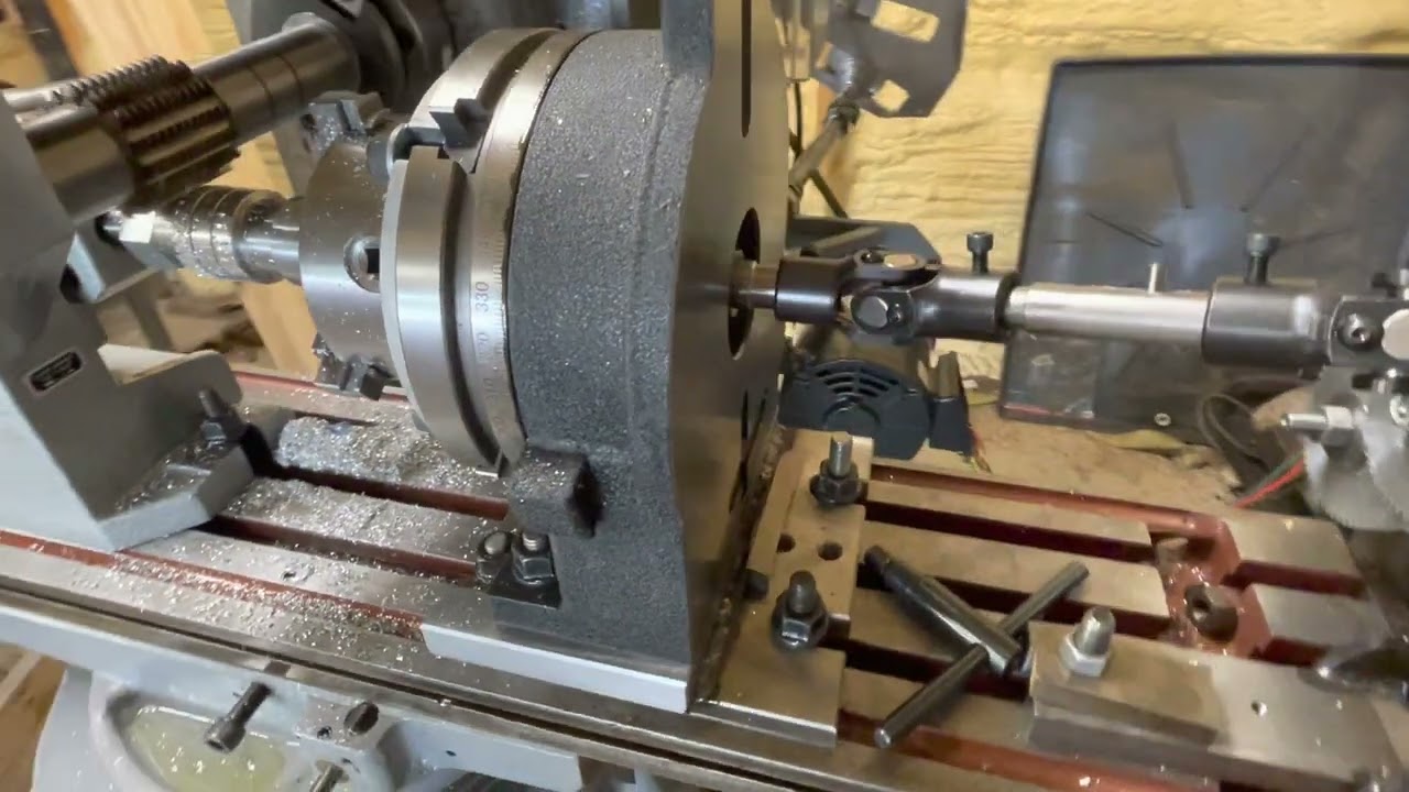 Spur gear hobbing on universal mill with mechanical table feed