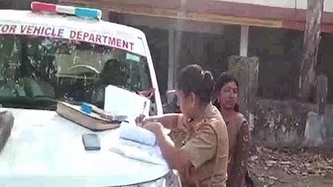 നാടകവണ്ടി തടഞ്ഞ് പിഴ ചുമത്തിയെന്ന് പരാതി; ഗതാഗത മന്ത്രി അന്വേഷണത്തിന് ഉത്തരവിട്ടു  | Thrissur | Dra