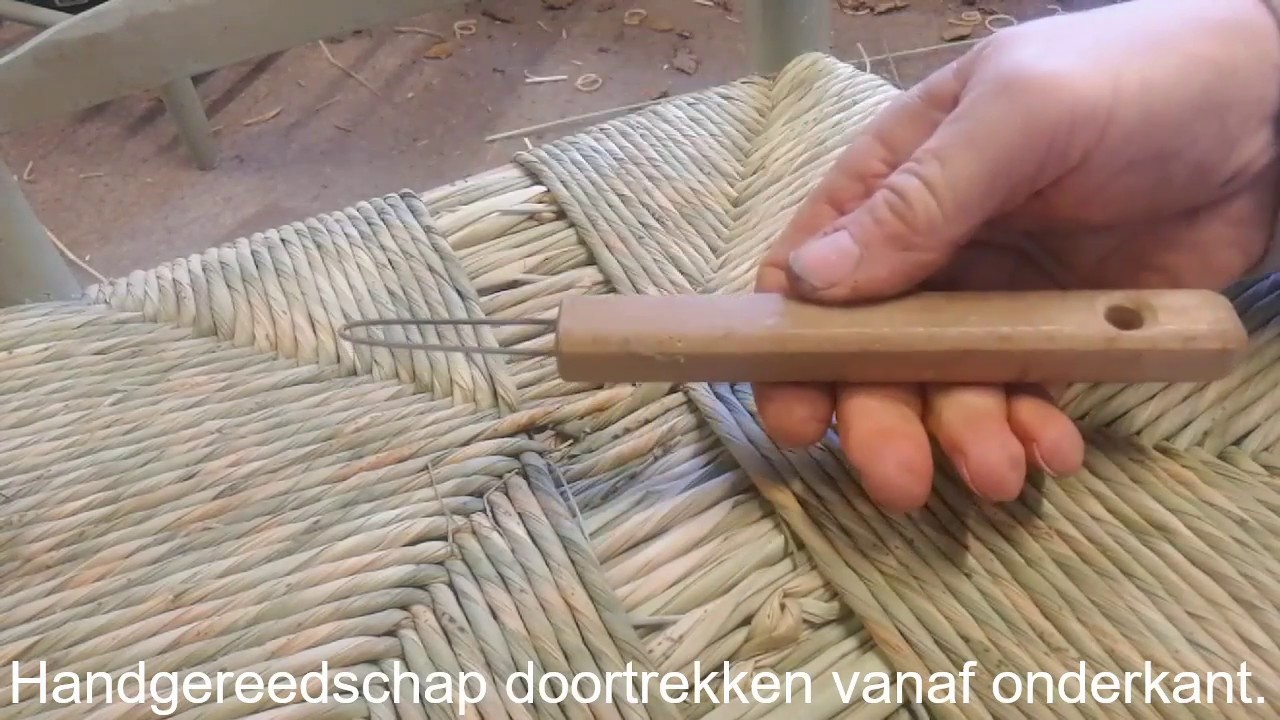 stoelenmatten:hoe maak ik een biezen (door Rien Stuijts, stoelenmatter uit Zundert) YouTube