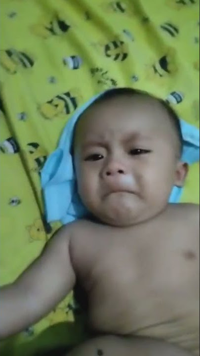 bayi garuk pantat gemes mau nangis