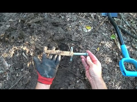 Видео: Чуть не порубил лопатой