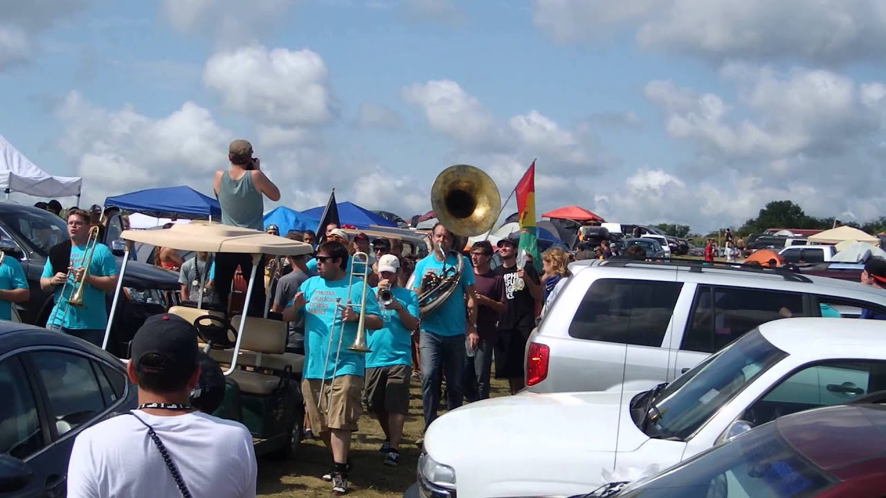 Mama Digdown's Brass Band Live