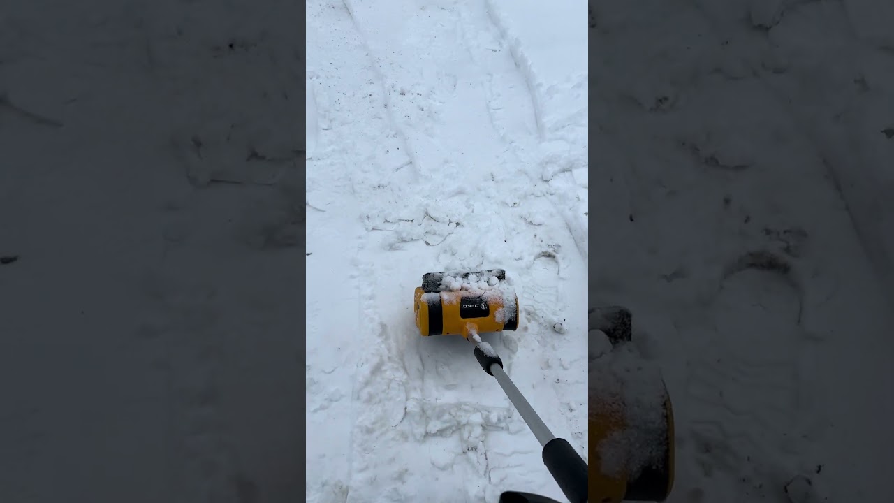 Снегоуборщик аккумуляторный DEKO ST21DR