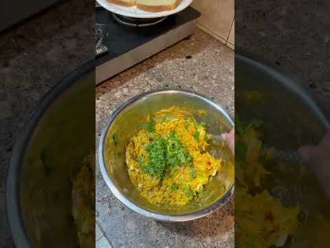 Tasty aloo chicken pakoda #foodie #trending #foodiemom #viral #youtubeshorts #shorts