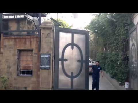 Shah rukh Khan's house Mannat | Gauri Khan & Abram at balcony| Srk's car entering inside house
