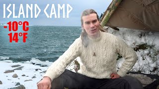 Camping by the Beautiful Frozen Sea! MINIMAL GEAR [-10°C]