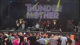 Thundermother - Man With Blues - Live Helgeåfestivalen 2016