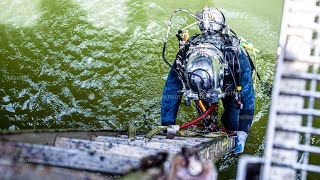 The Most Scary Job Of US Navy Divers Cleaning Giant Ships Underwater