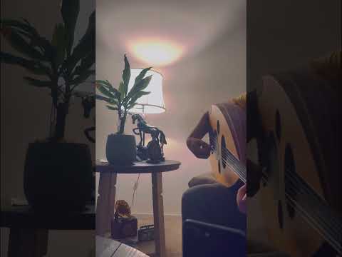 يقول اللي جميع الناس مايدرون وشفيه