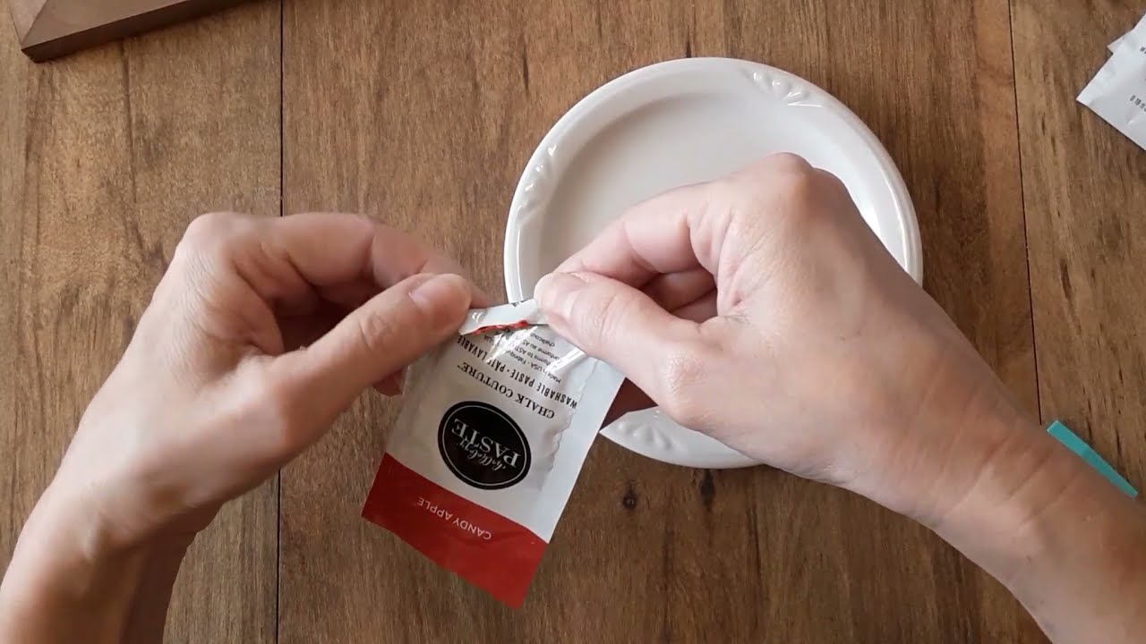 How to open and close a Chalk Couture Paste Packet 