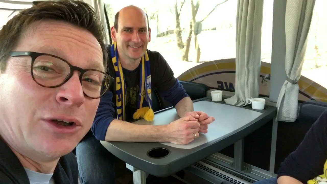 kurzgeschnackt mit Bernd, dem Busfahrer der EWEBaskets und zwölf NWZ