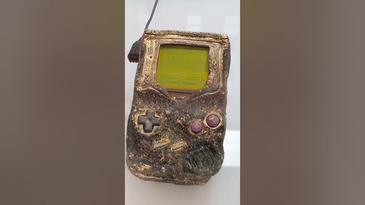 Gameboy that survived the Gulf War - Still Works!!! Nintendo NY - YouTube