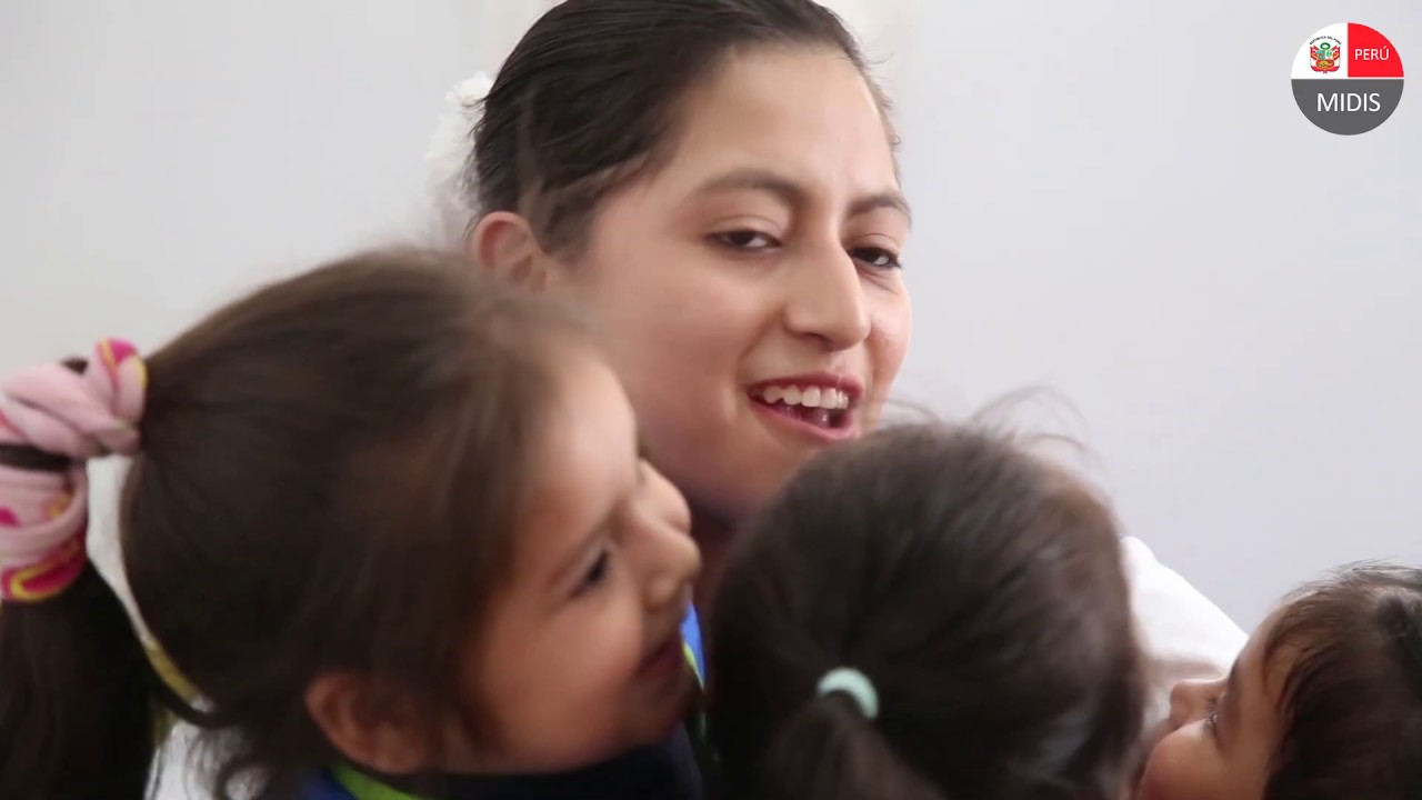 Creciendo con Cuna Más: Conoce a Anaí madre cuidadora voluntaria y estudiante universitaria.