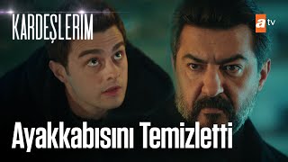 Ömer, Akif'in ayakkabısını temizliyor! - Kardeşlerim 10. Bölüm