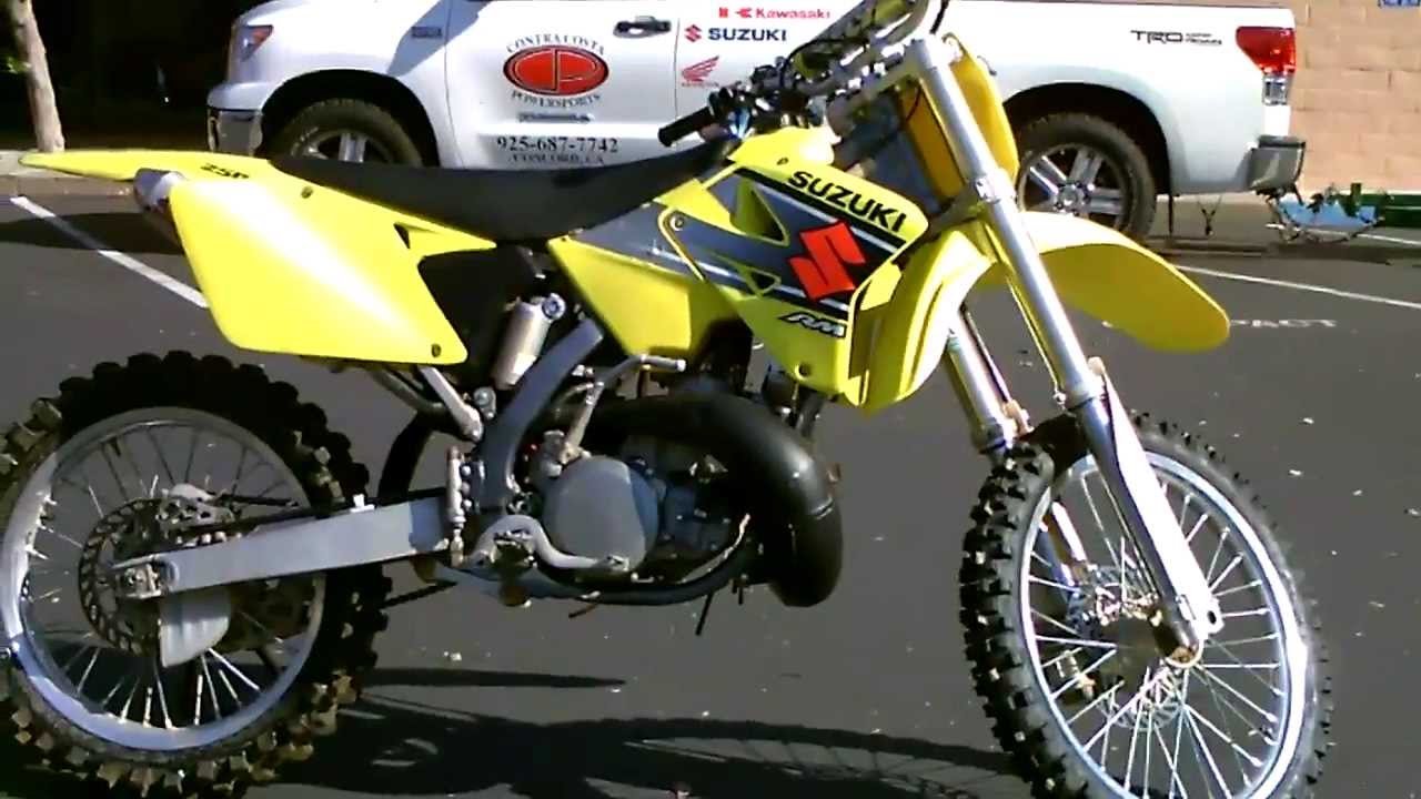 suzuki 250 dirt bike 2 stroke. 