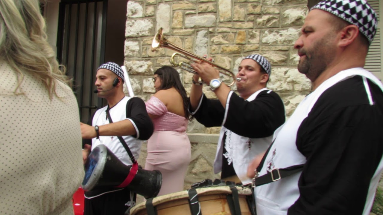 Groupe musique traditionnelle  accopagnement des mariés Marseille  06 41 51 12 59.