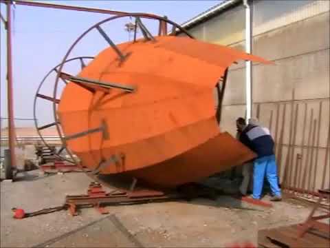 Construction Ep 3 : Retournement de la coque du Tahé.